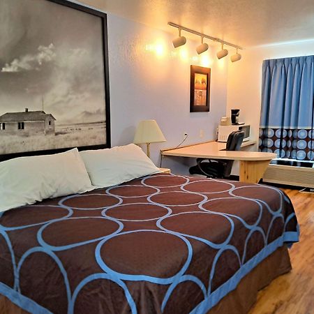 Super 8 By Wyndham Three Hills Ab Otel Dış mekan fotoğraf