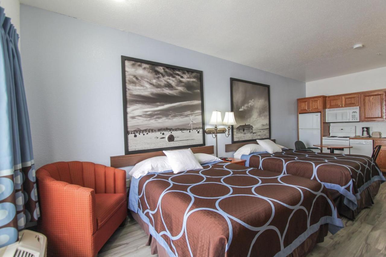 Super 8 By Wyndham Three Hills Ab Otel Dış mekan fotoğraf