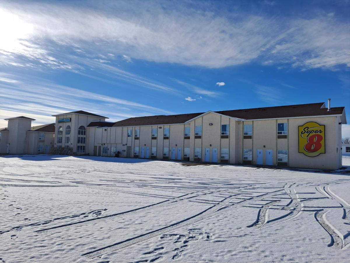 Super 8 By Wyndham Three Hills Ab Otel Dış mekan fotoğraf