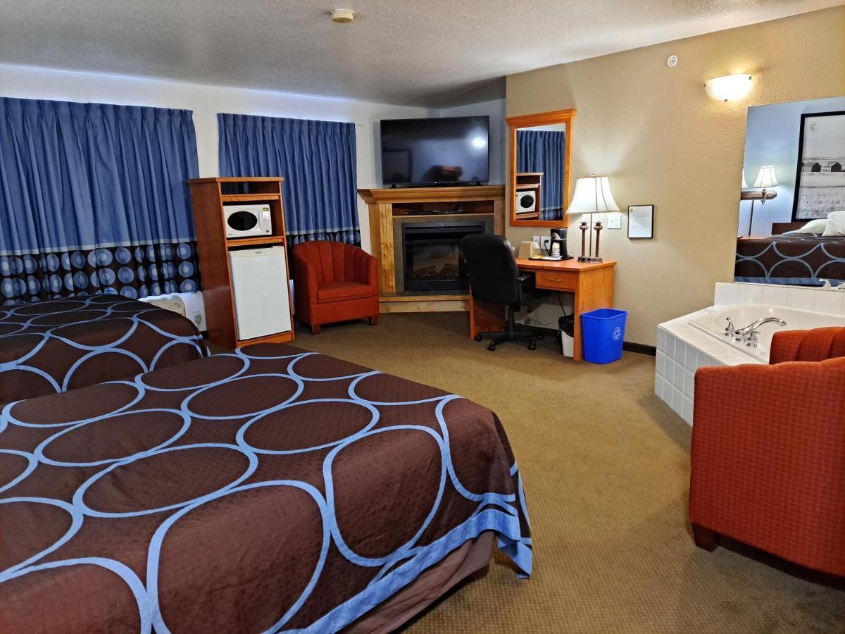 Super 8 By Wyndham Three Hills Ab Otel Dış mekan fotoğraf