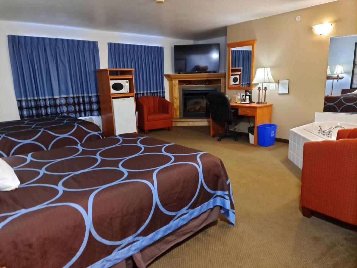 Super 8 By Wyndham Three Hills Ab Otel Dış mekan fotoğraf