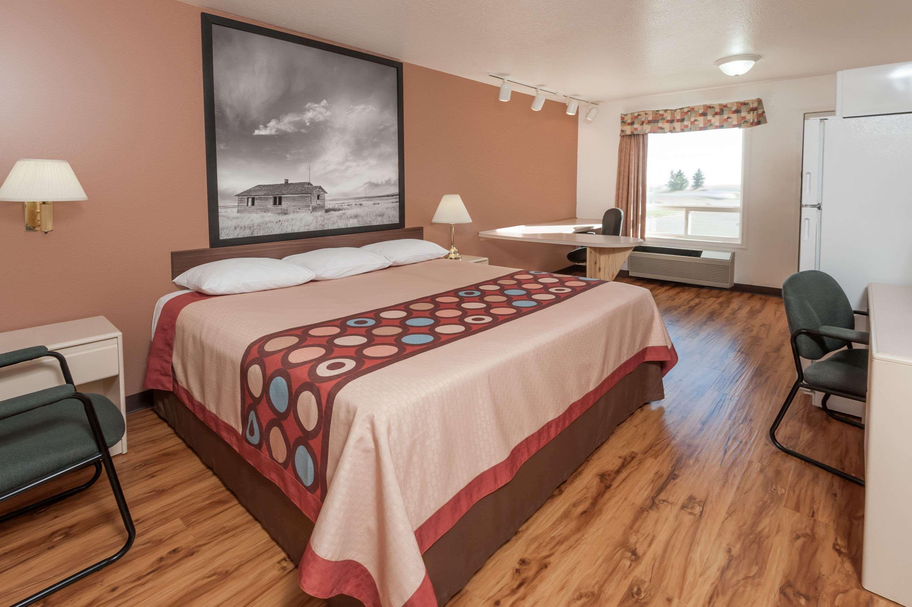 Super 8 By Wyndham Three Hills Ab Otel Dış mekan fotoğraf