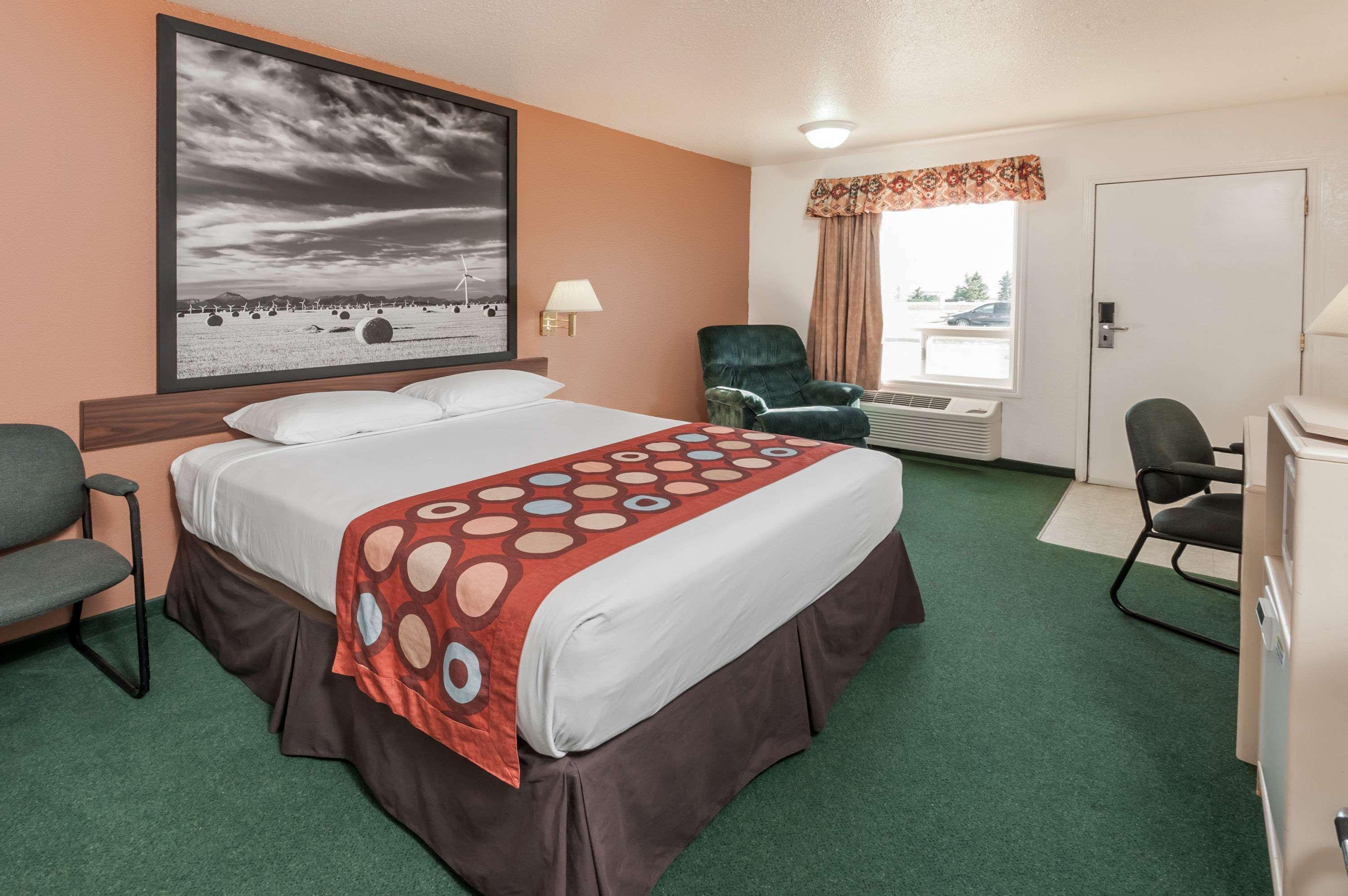 Super 8 By Wyndham Three Hills Ab Otel Dış mekan fotoğraf