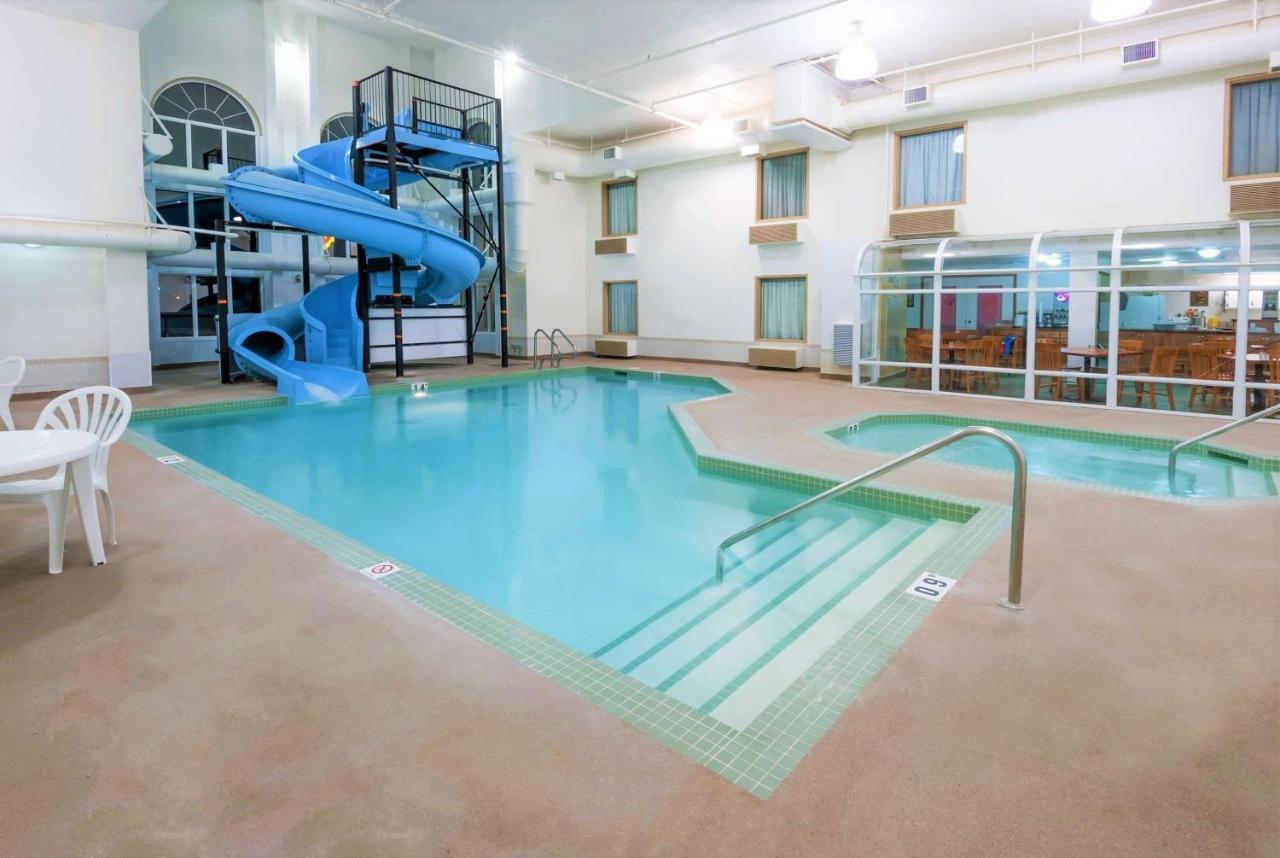 Super 8 By Wyndham Three Hills Ab Otel Dış mekan fotoğraf